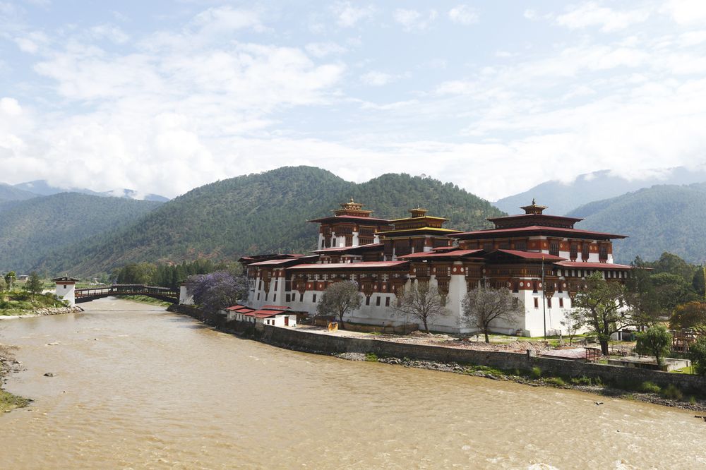 Punakha Dzong at the confluence of the Mo Chhu and Pho Chhu rivers